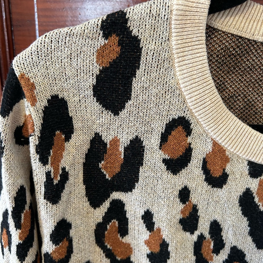 Leopard Print Sweater - Picture 5 of 6